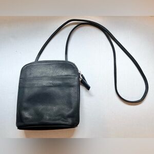 Fossil Black Pebbled Leather Crossbody Bag Purse. Silver Tone Hardware. Like New